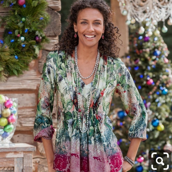 ♥️LAST ONE♥️🌿SILK GARDEN BLOUSE🌿 - Picture 2 of 3